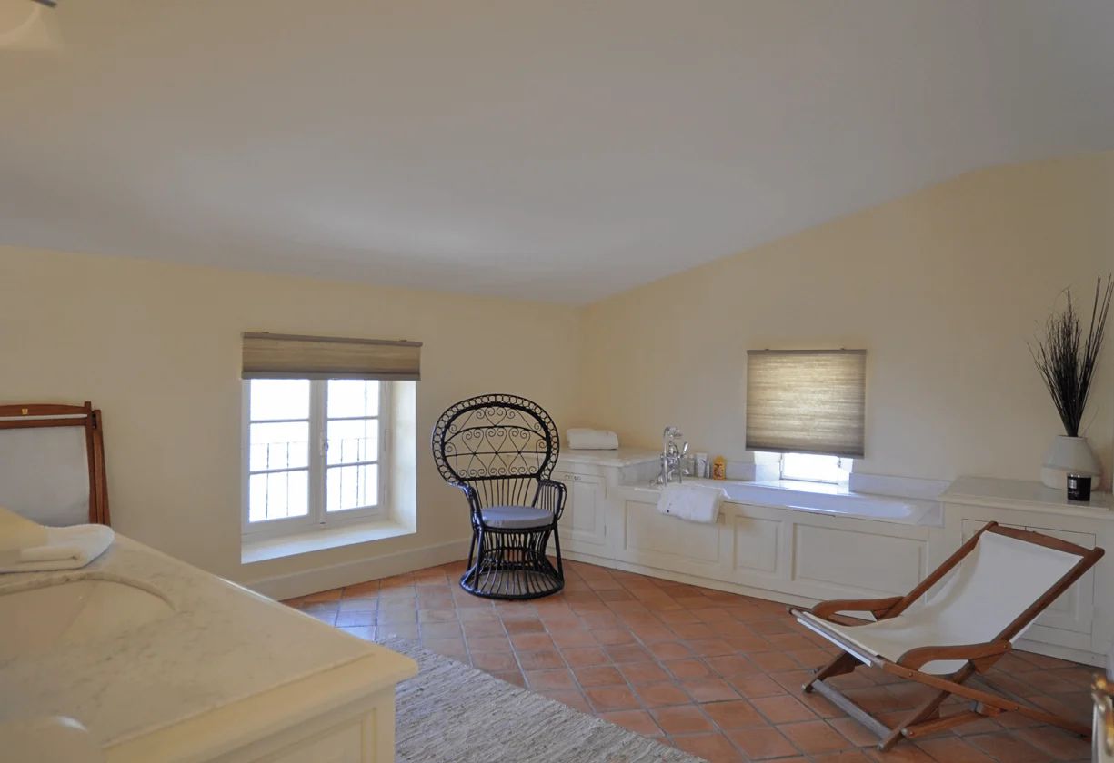Luberon villages Provence France Rent-Our-Home rentourhomeinprovence Lourmarin Manoir de Lourmarin