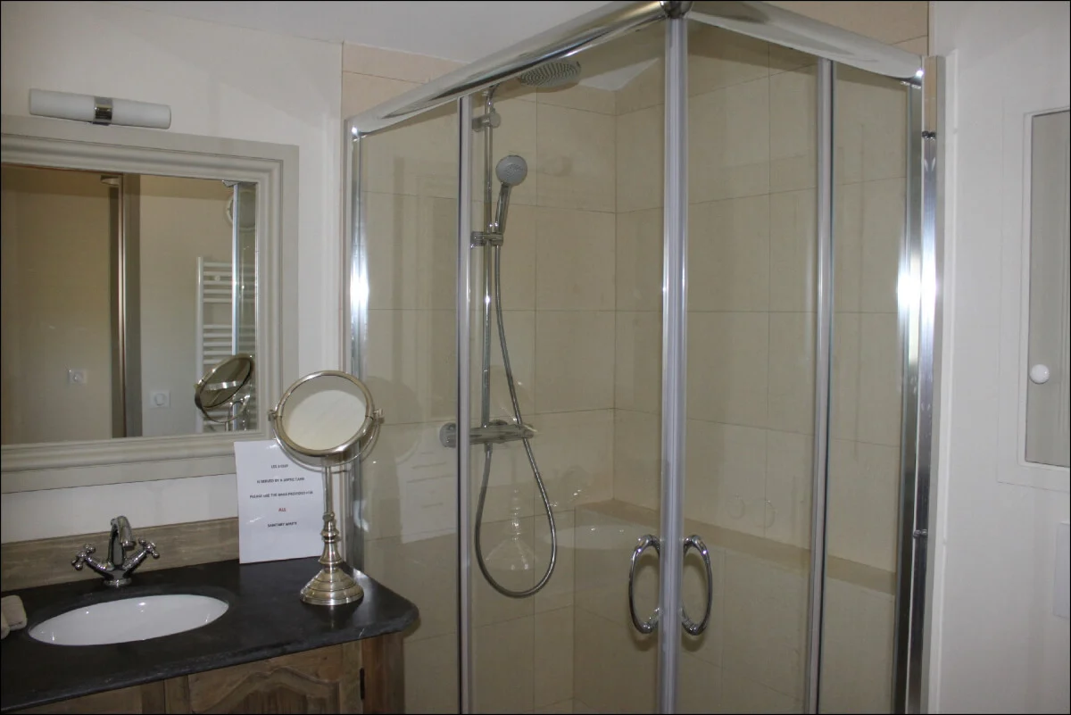Luberon villages Provence France Rent-Our-Home rentourhomeinprovence Lourmarin Les Trois Clefs Ansouis