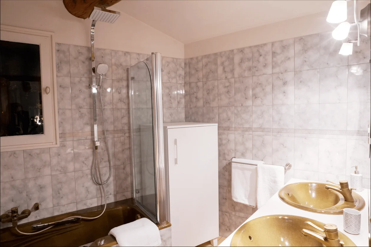 Luberon villages Provence France Rent-Our-Home rentourhomeinprovence Lourmarin Maison du Village