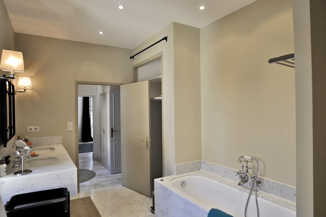 Luberon villages Provence France Rent-Our-Home rentourhomeinprovence Lourmarin Manoir de Lourmarin