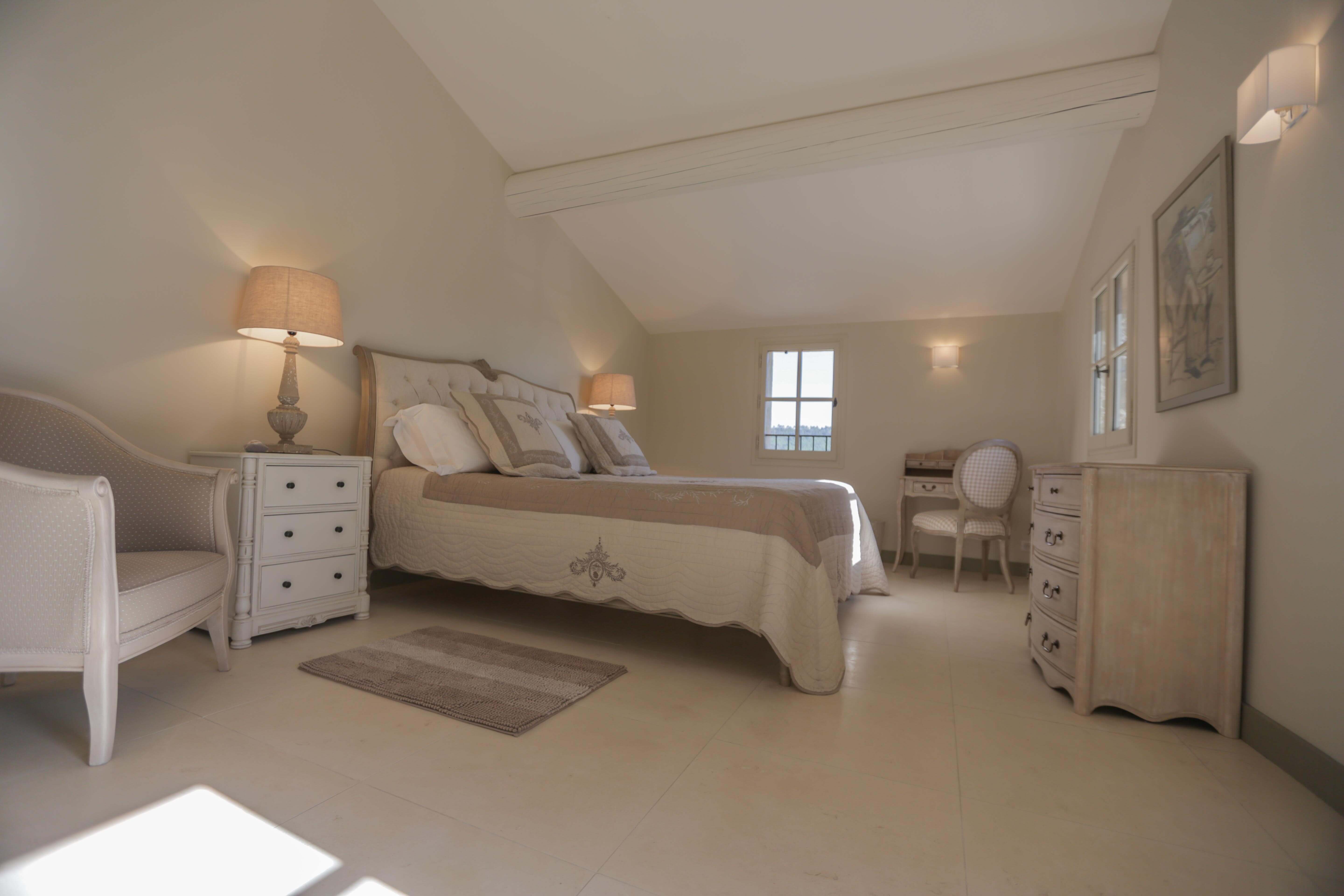 Luberon villages Provence France Rent-Our-Home rentourhomeinprovence Lourmarin Les Trois Clefs Ansouis