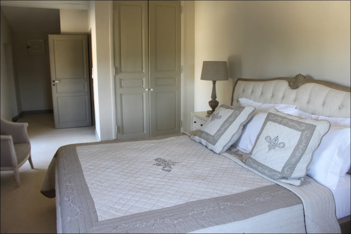 Luberon villages Provence France Rent-Our-Home rentourhomeinprovence Lourmarin Les Trois Clefs Ansouis