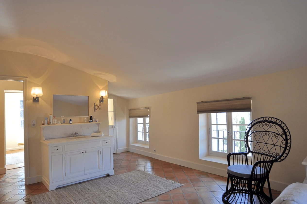 Luberon villages Provence France Rent-Our-Home rentourhomeinprovence Lourmarin Manoir de Lourmarin