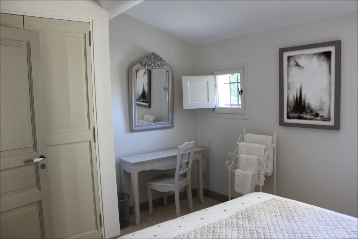 Luberon villages Provence France Rent-Our-Home rentourhomeinprovence Lourmarin Les Trois Clefs Ansouis