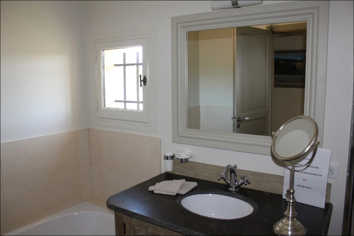Luberon villages Provence France Rent-Our-Home rentourhomeinprovence Lourmarin Les Trois Clefs Ansouis