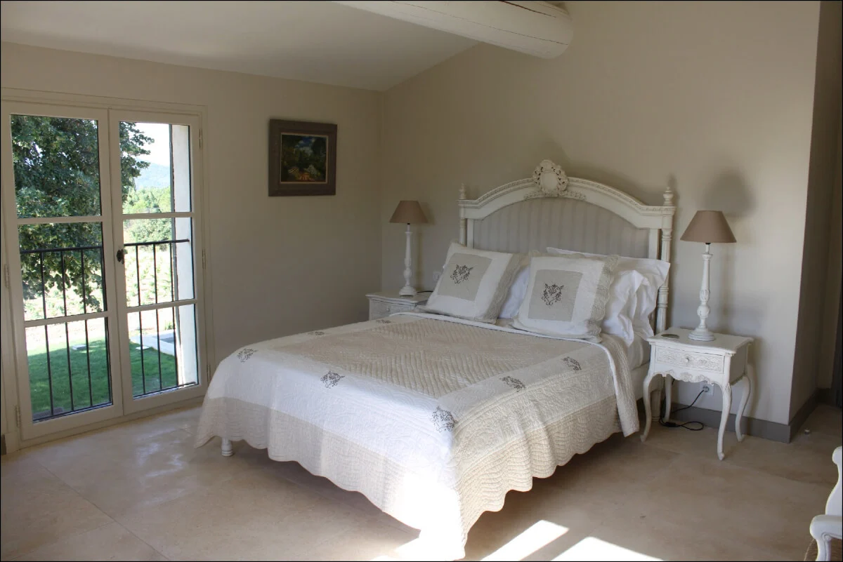 Luberon villages Provence France Rent-Our-Home rentourhomeinprovence Lourmarin Les Trois Clefs Ansouis
