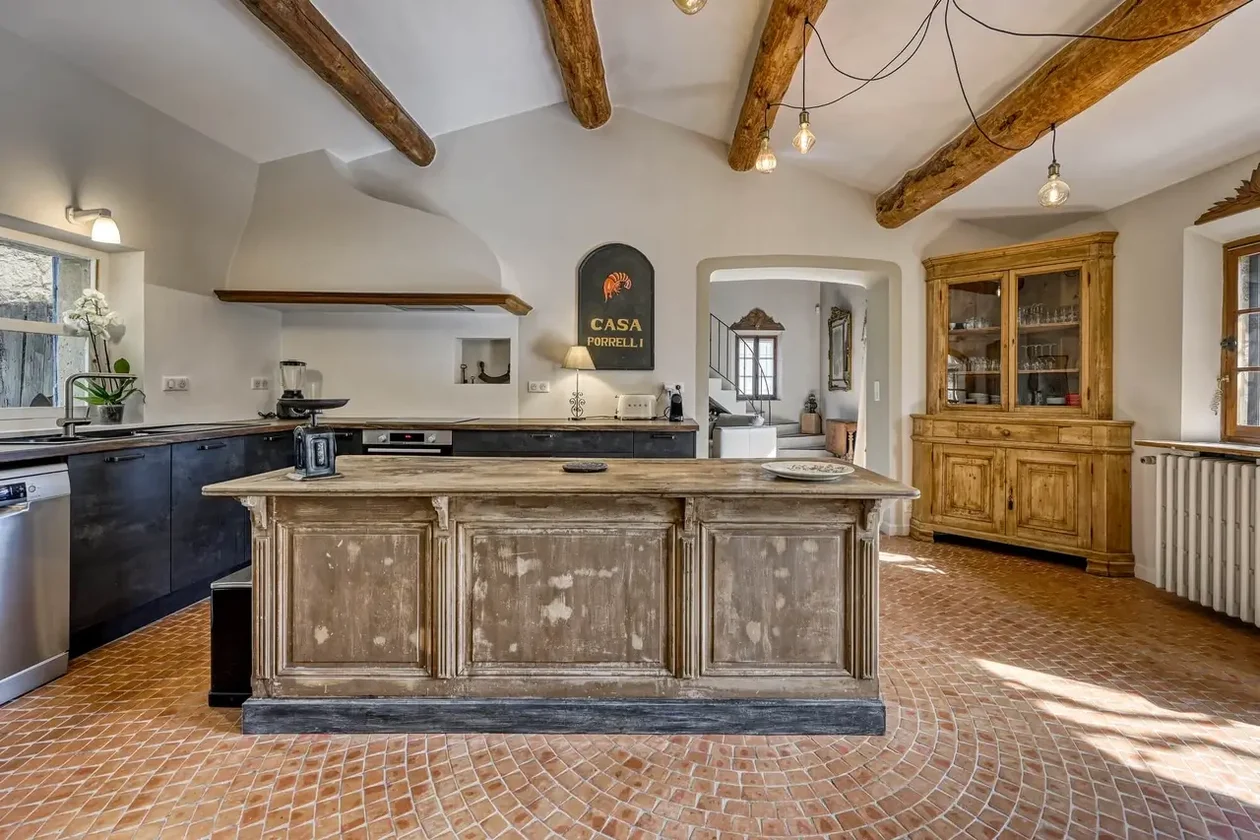 Le Mas Des Redelles