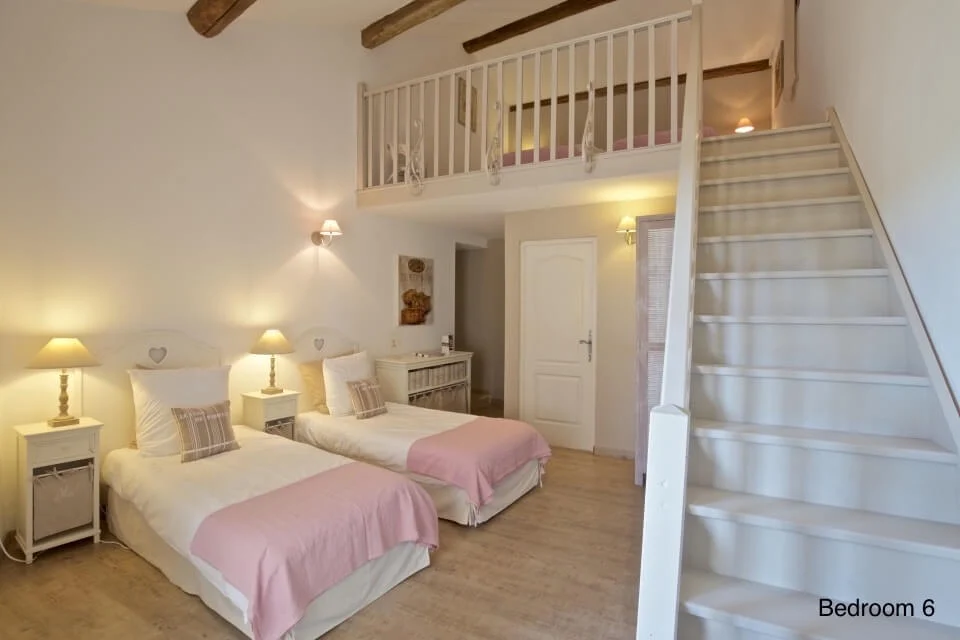 Le Petit Hameau