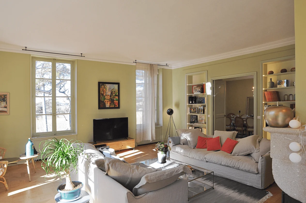 Luberon villages Provence France Rent-Our-Home rentourhomeinprovence Lourmarin Manoir de Lourmarin