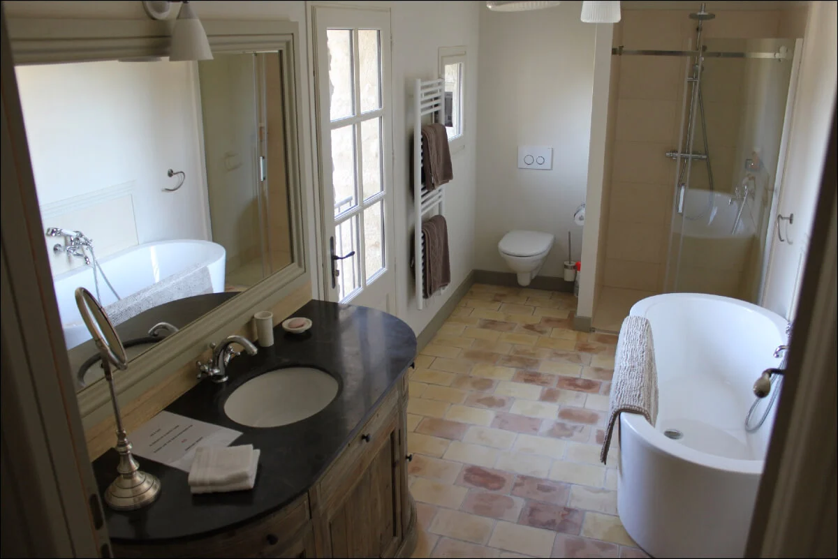 Luberon villages Provence France Rent-Our-Home rentourhomeinprovence Lourmarin Les Trois Clefs Ansouis
