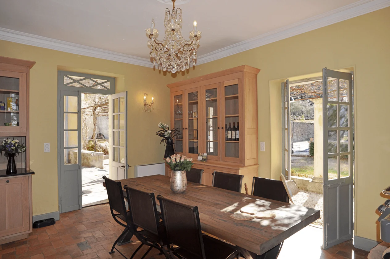 Luberon villages Provence France Rent-Our-Home rentourhomeinprovence Lourmarin Manoir de Lourmarin
