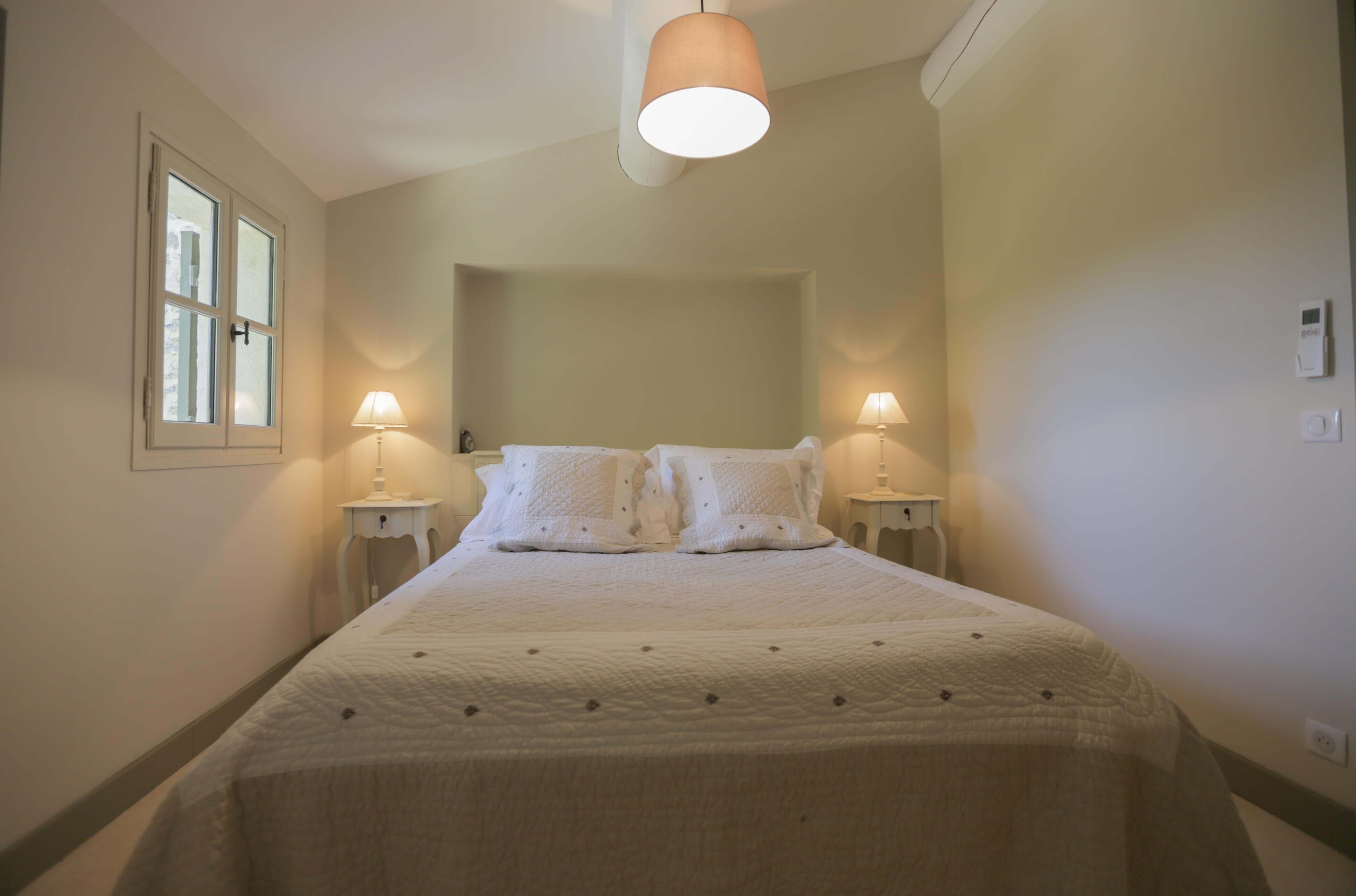 Luberon villages Provence France Rent-Our-Home rentourhomeinprovence Lourmarin Les Trois Clefs Ansouis