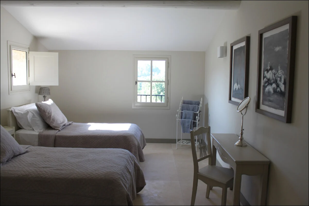 Luberon villages Provence France Rent-Our-Home rentourhomeinprovence Lourmarin Les Trois Clefs Ansouis